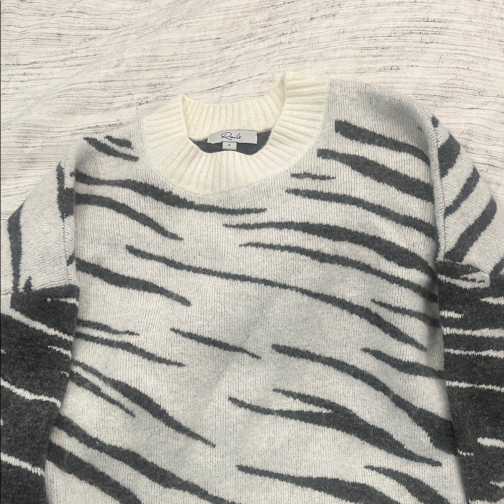 Rails Women’s cropped Black and White Sweater